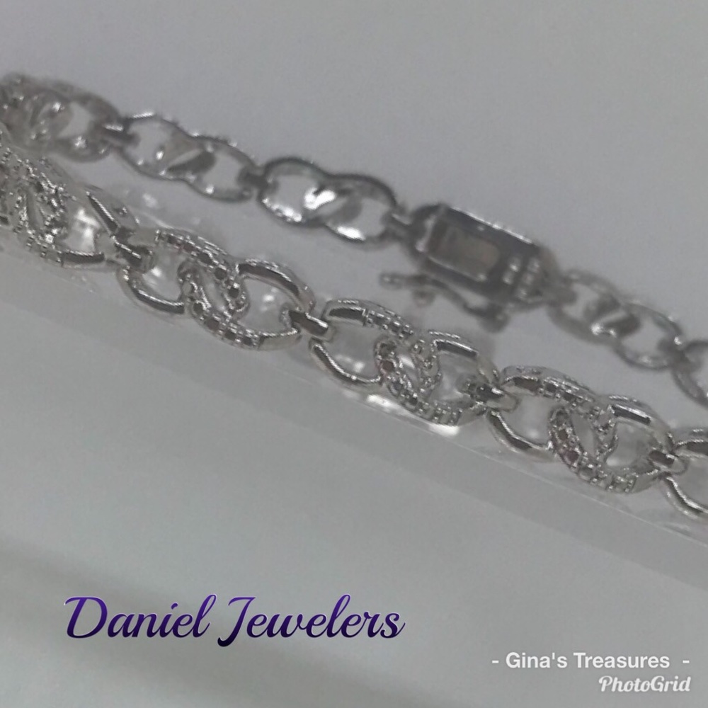 New Daniels Jewelers Diamond Bracelet
